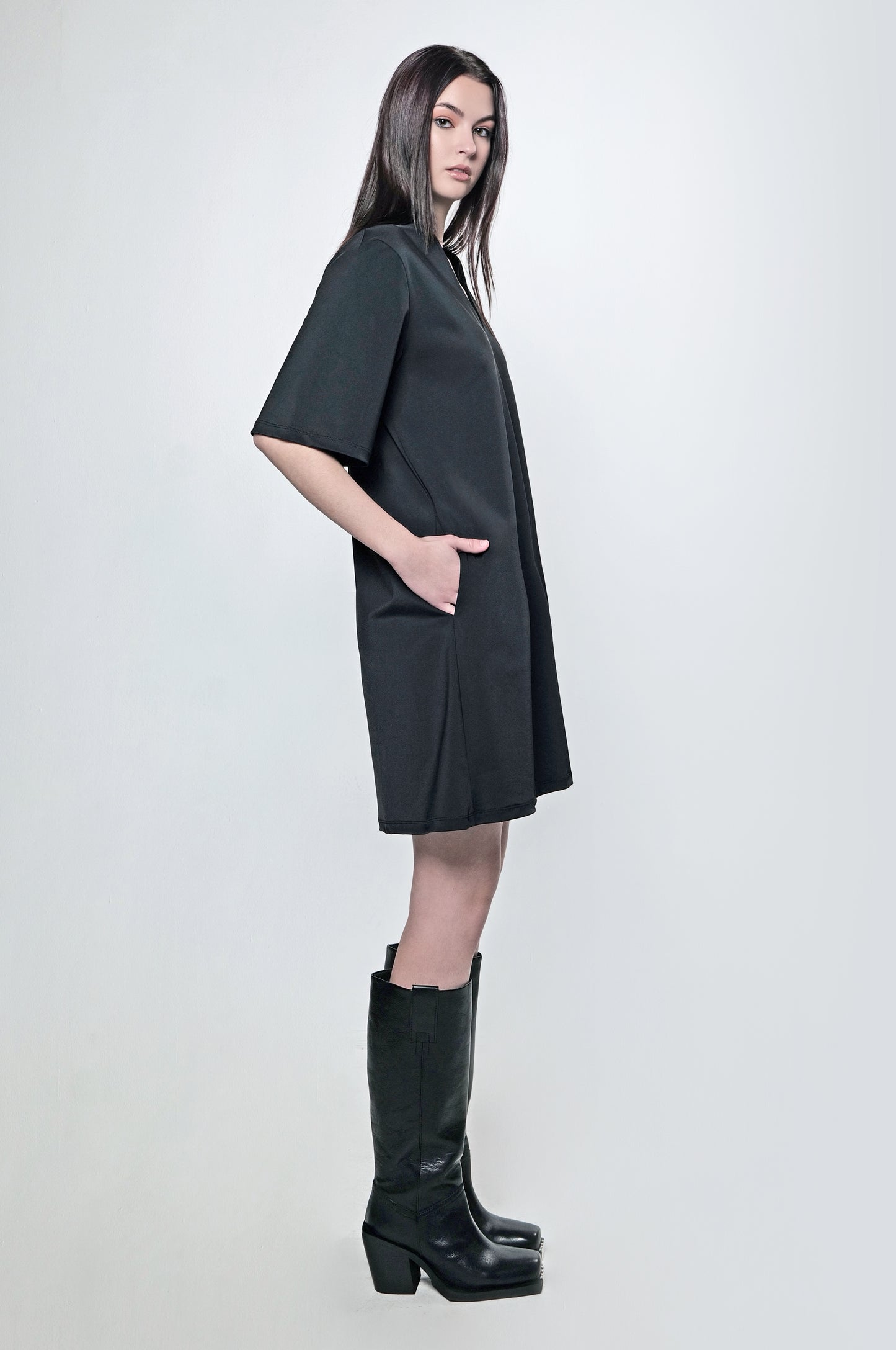 The V T-shirt Dress