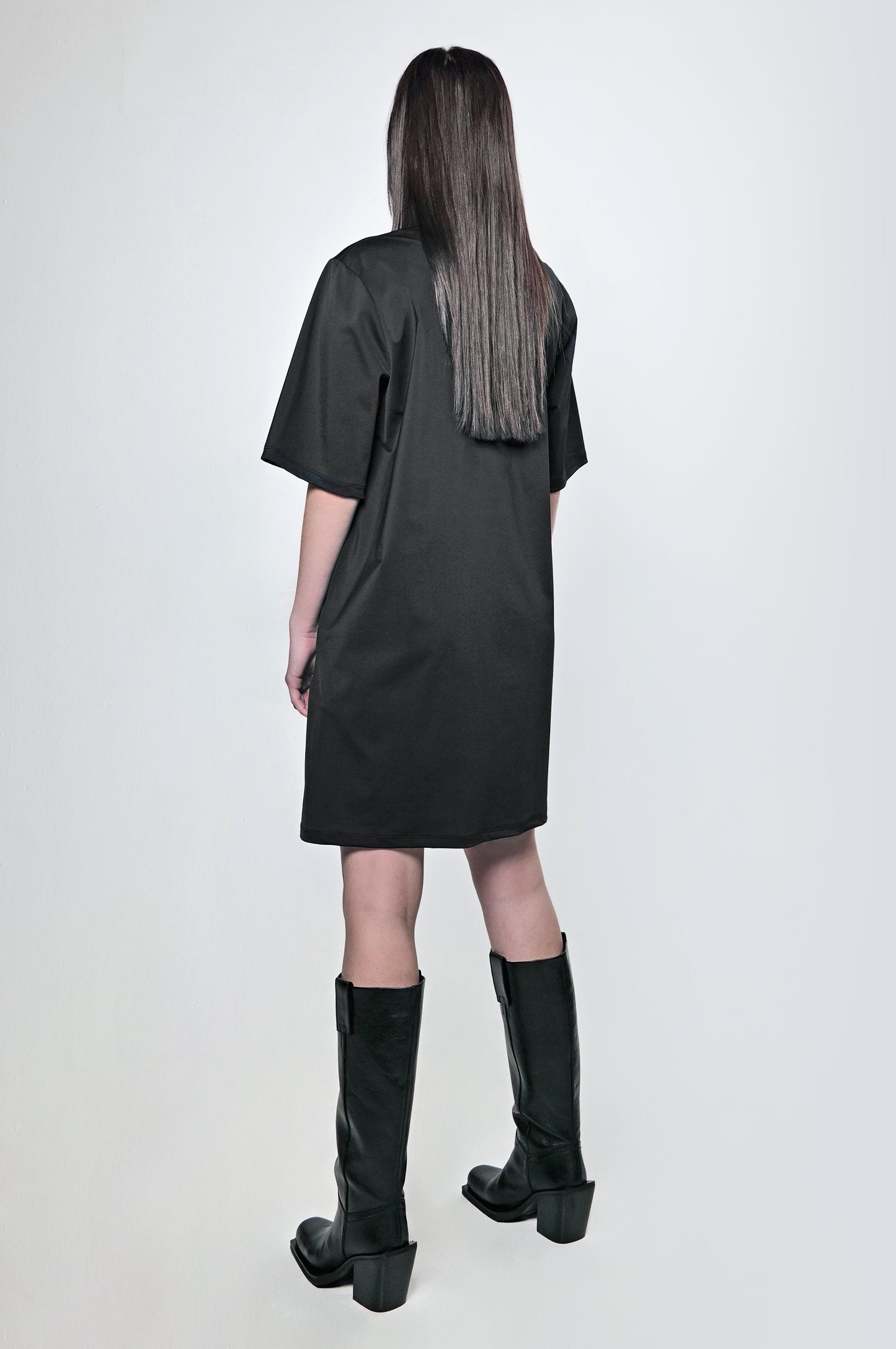 The V T-shirt Dress