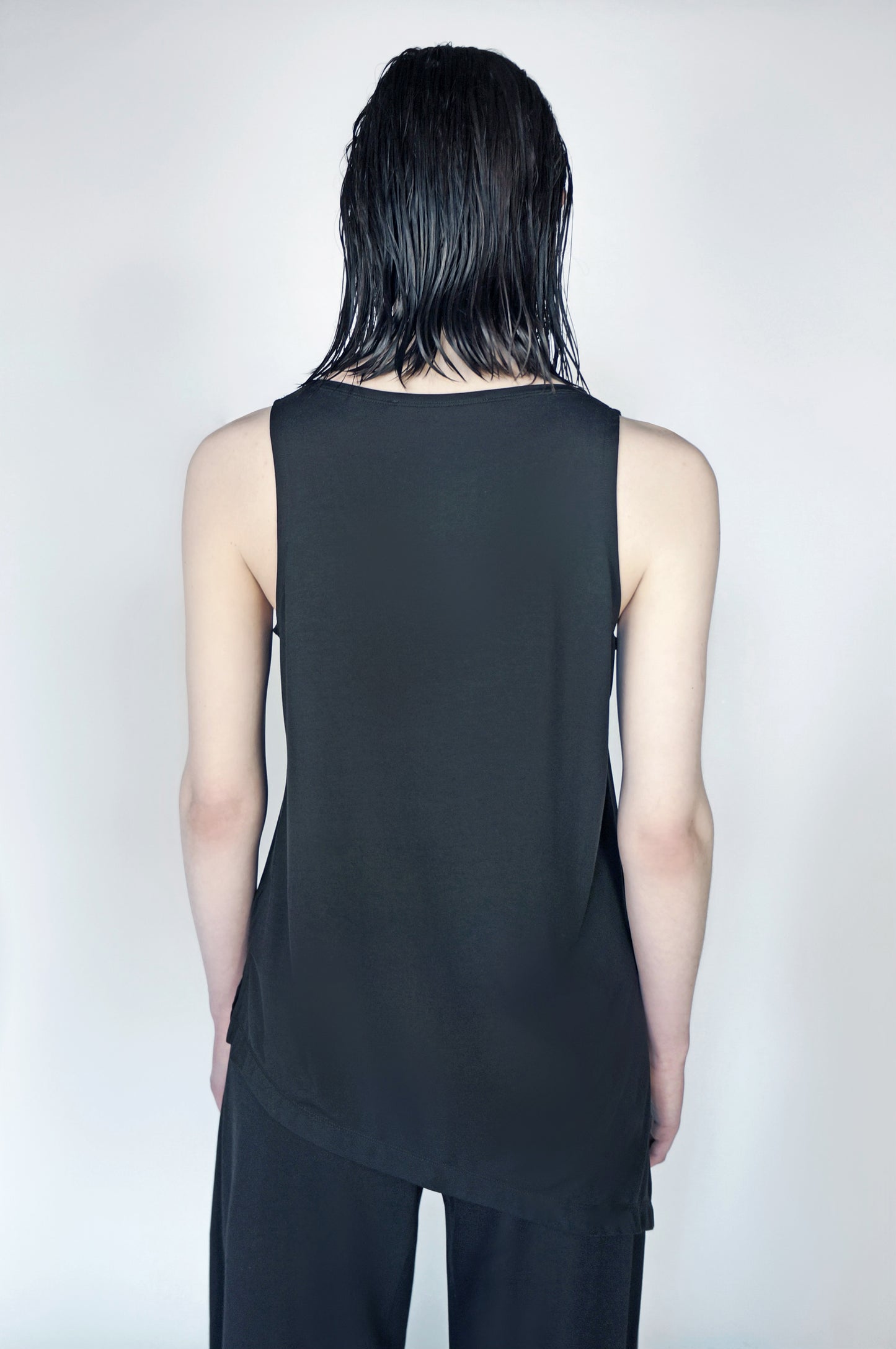 The Asymmetric Tank in Black