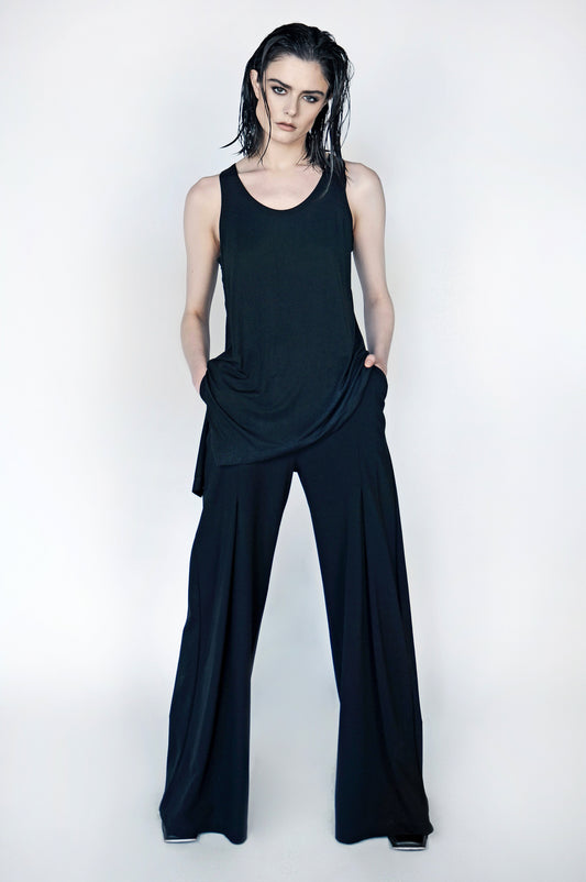 The Asymmetric Tank in Black